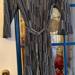 Sandra Darren Black and White Geometric Long Sleeve Dress